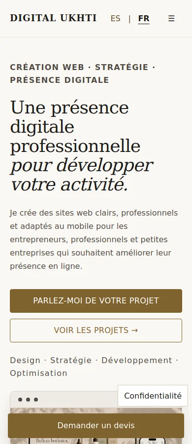 Page d’accueil actuelle de Digital Ukhti sur mobile, avec bouton de contact fixe